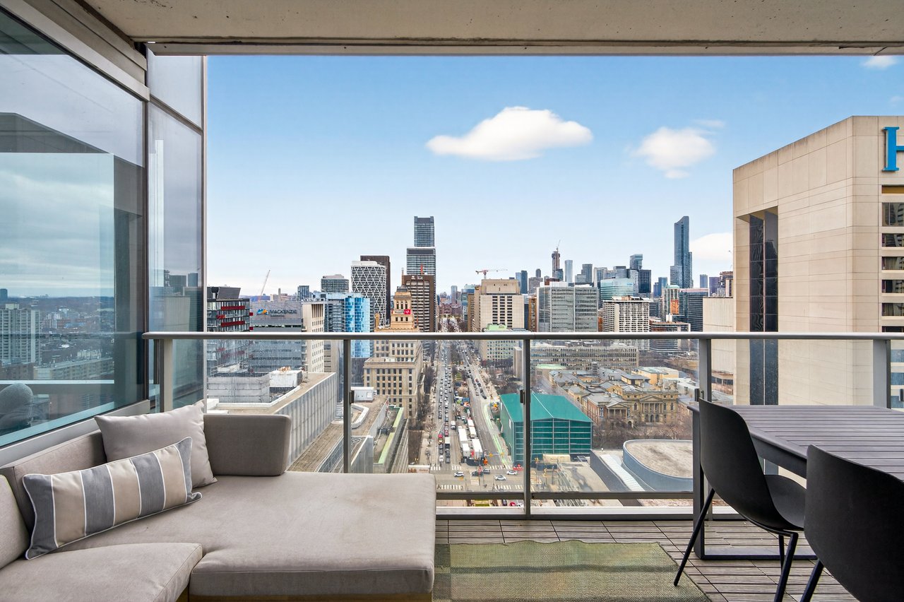 Suite 2806- 180 University Avenue
