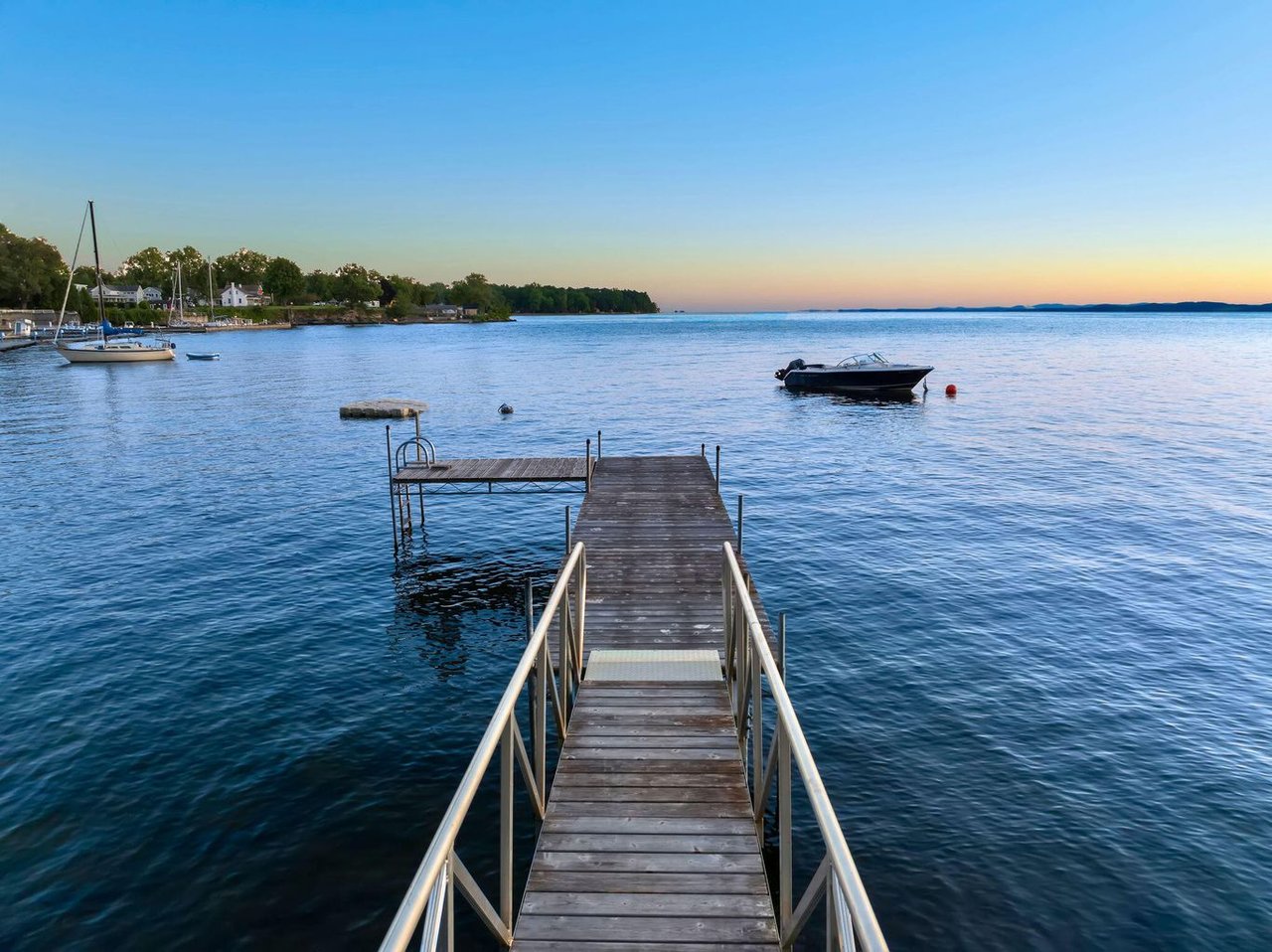 2226 Lake Shore Road