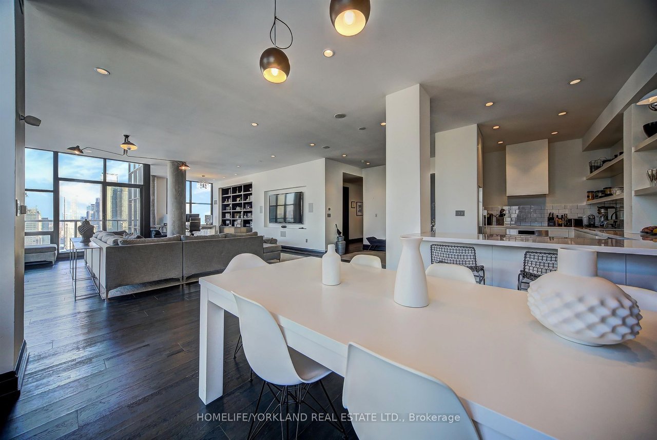 LUXURY DOWNTOWN LIVING