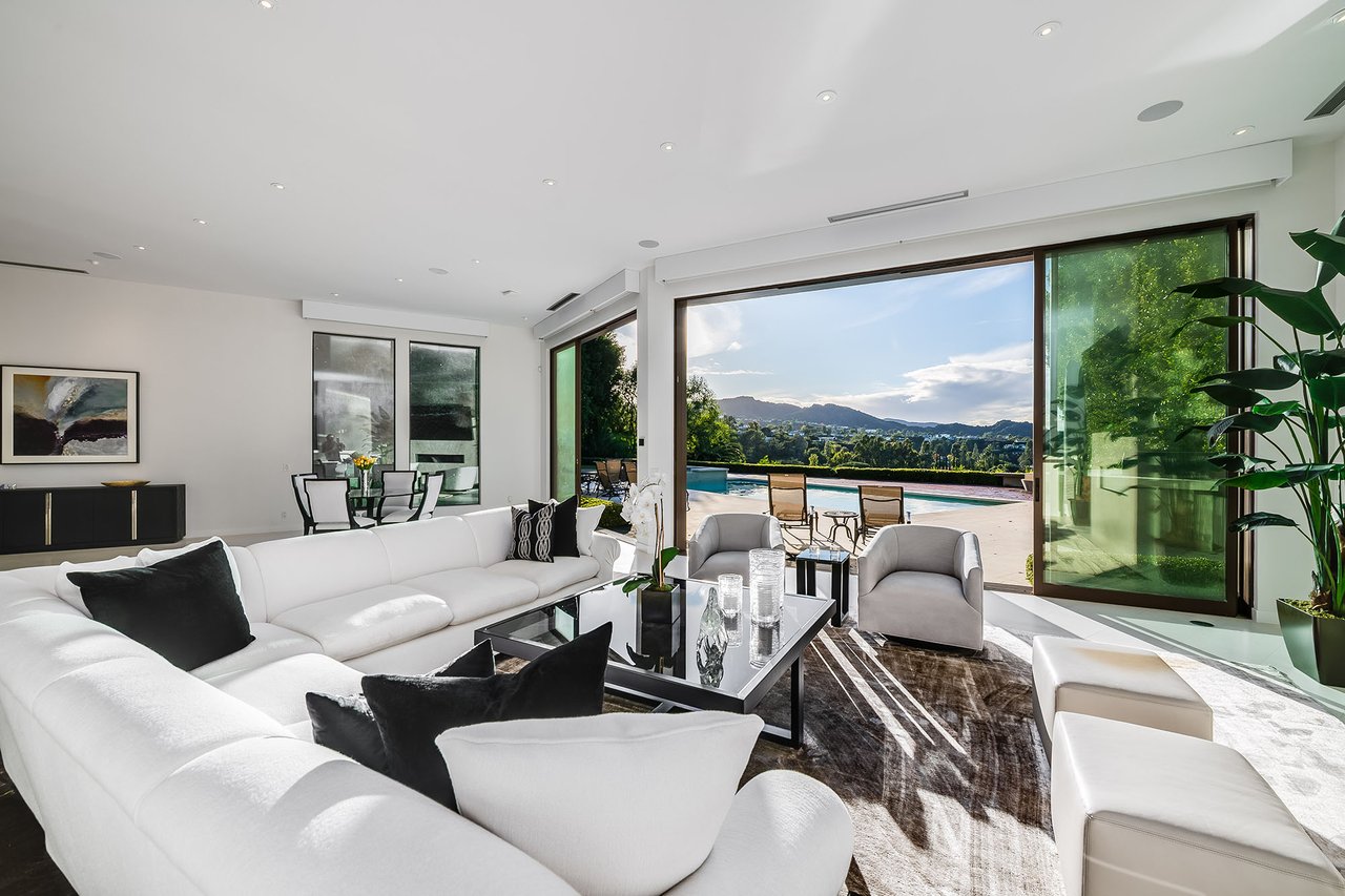 16167 Royal Oak Rd, Encino