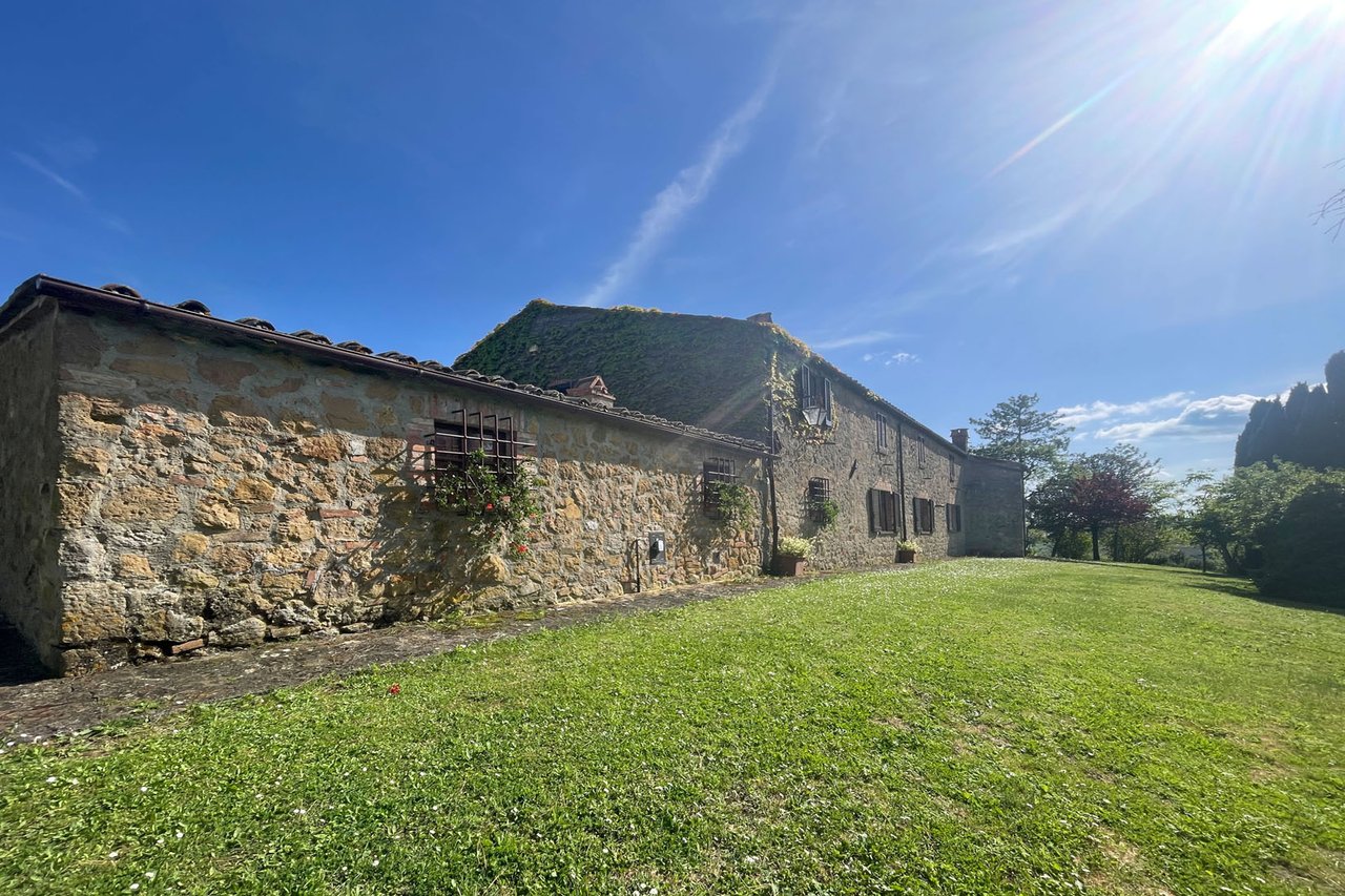UNA FINESTRA SU PIENZA