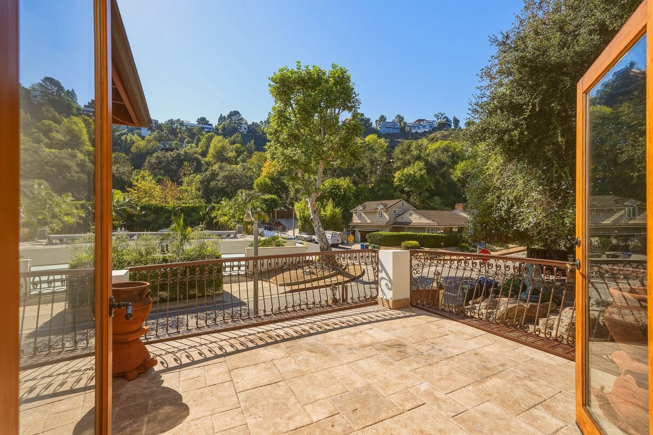 1260 Roscomare Rd