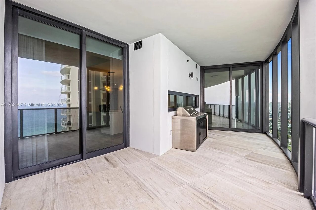18555 Collins Ave APT 2305