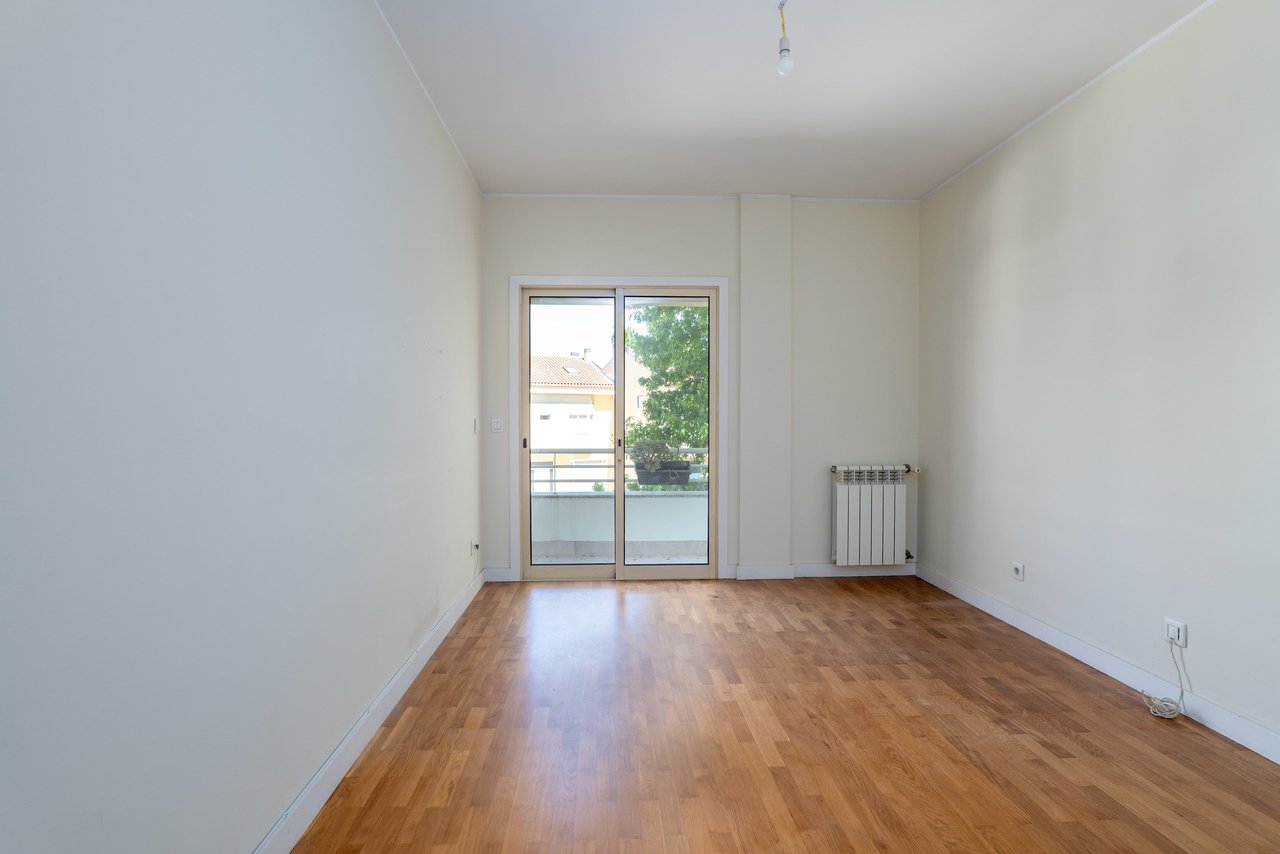 Spacious and Bright 4-Bedroom Apartment for Rent Near Colégio do Rosário