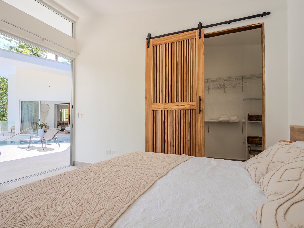 An Exclusive, Sunny Ridge-Top 4-Bed Designer House With Unforgettable Mountain & Jungle Views