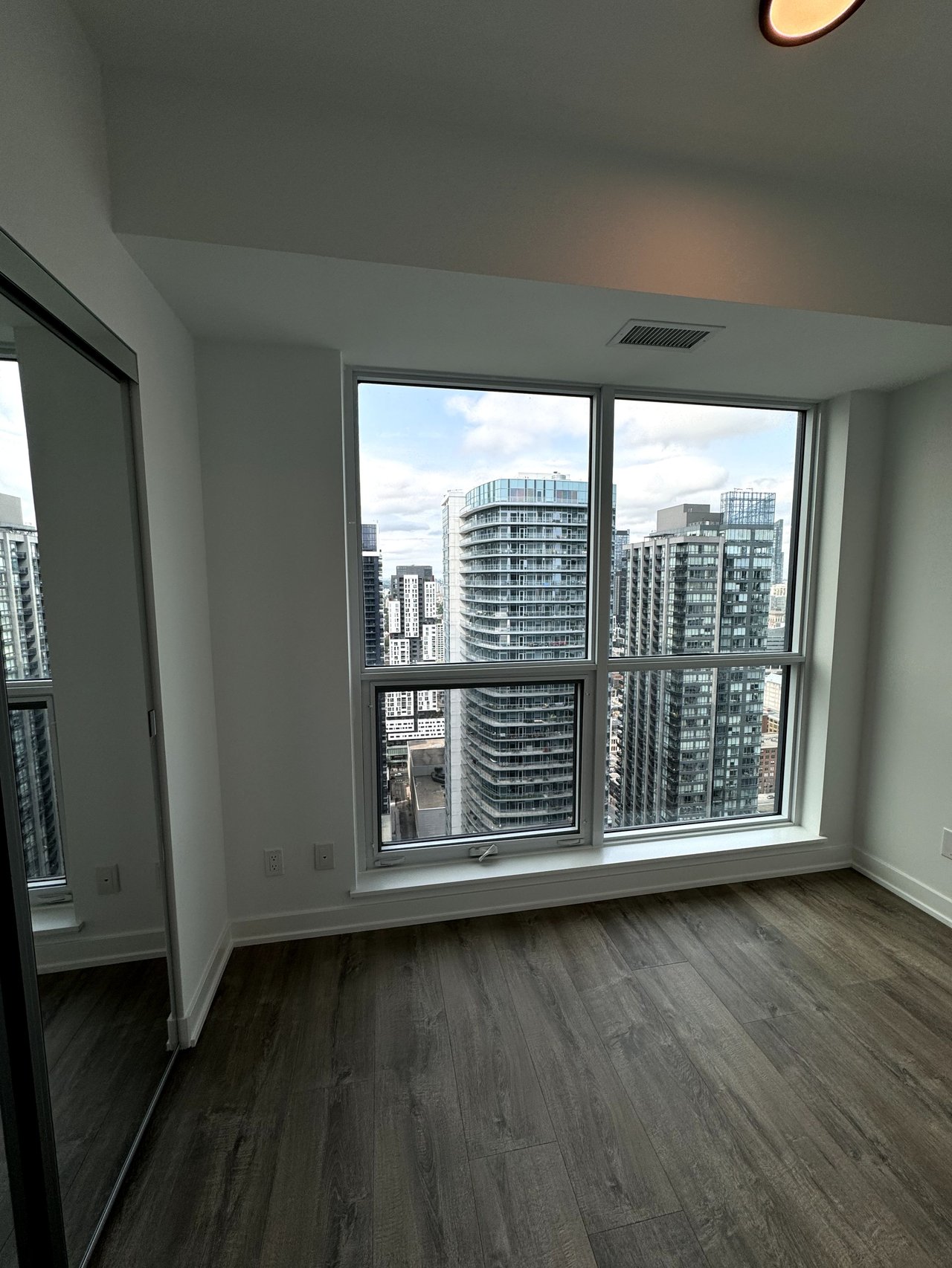 327 King Street W Unit: 4105