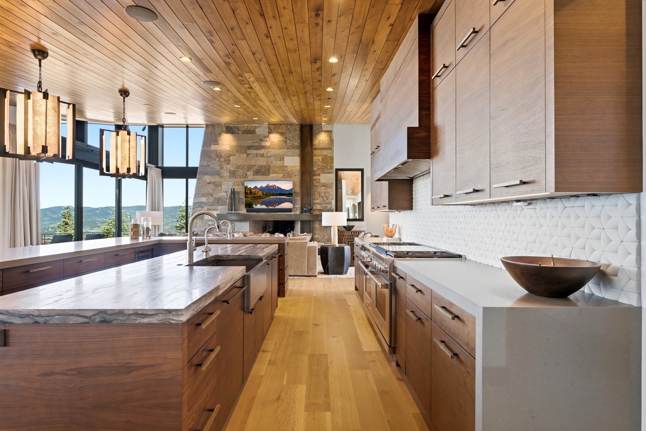 Top-of-Promontory Architectural Estate — Furnished & Turnkey - Front-Row Mountain Views