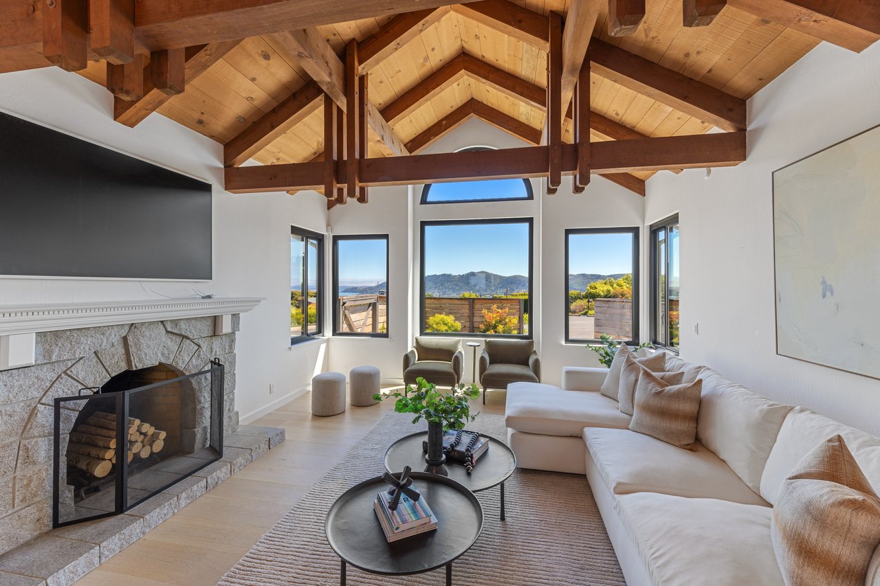 Stylish View Home on a Cul-De-Sac