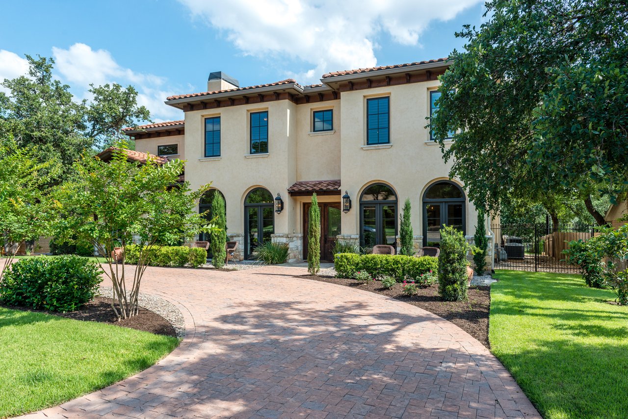 Majestic Santa Barbara in Rollingwood