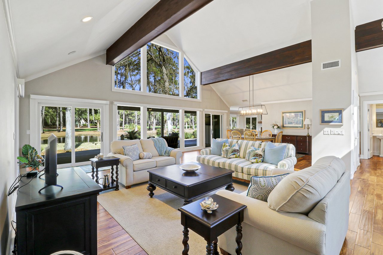 8 Heritage Ct