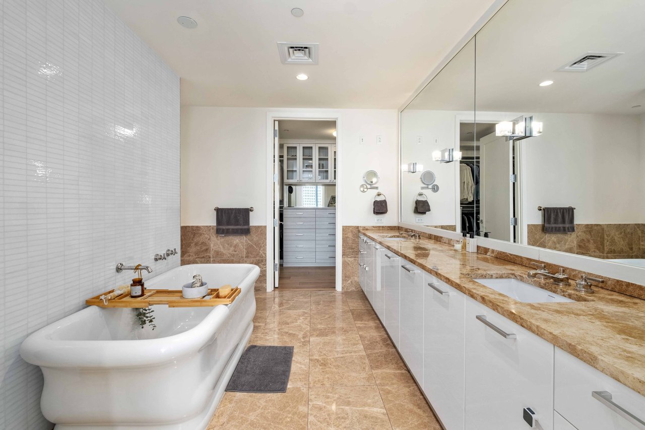 200 Congress Ave #18AE