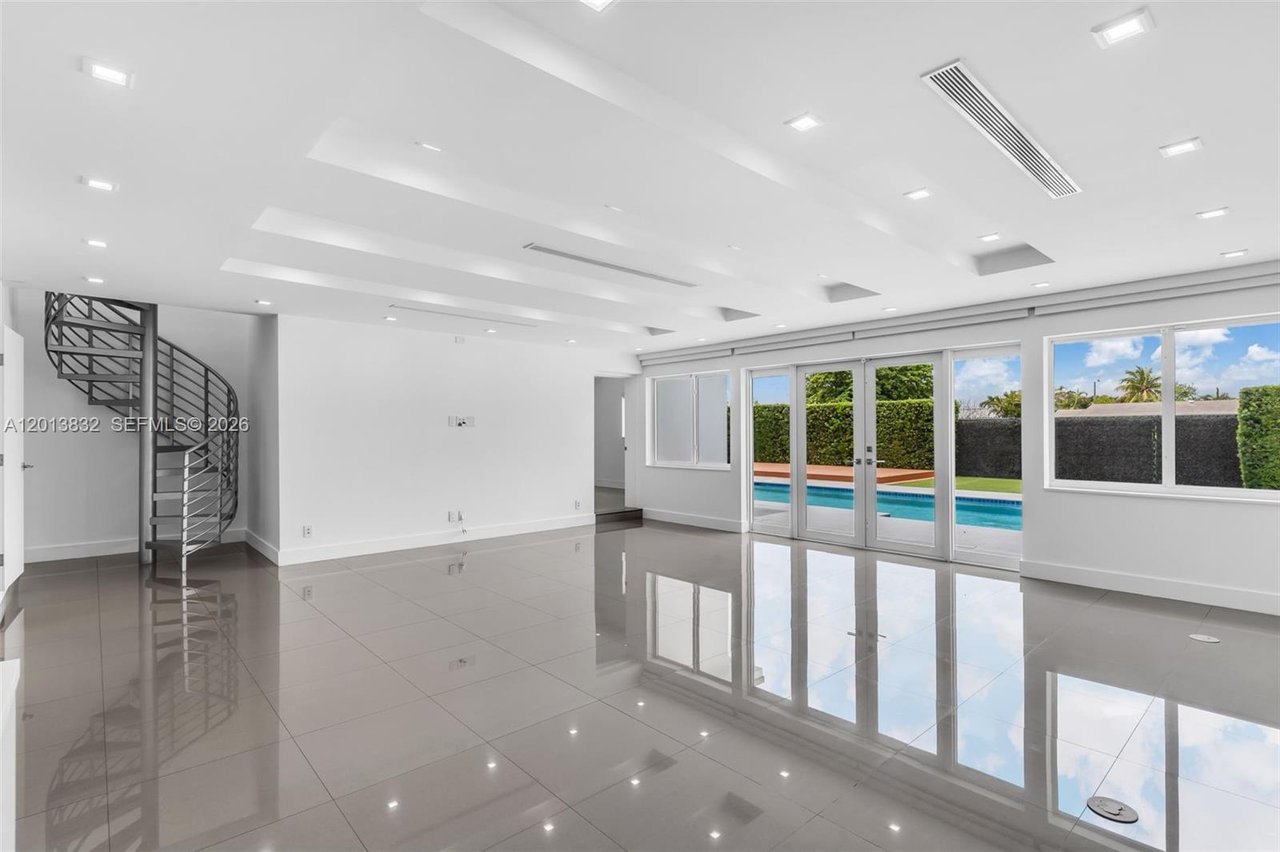3112-village-green-miami-fl-pool-home-for-sale