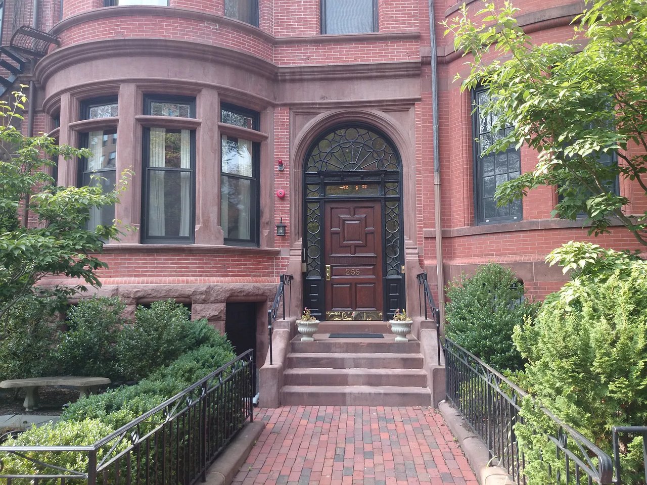 255 Marlborough St #1
