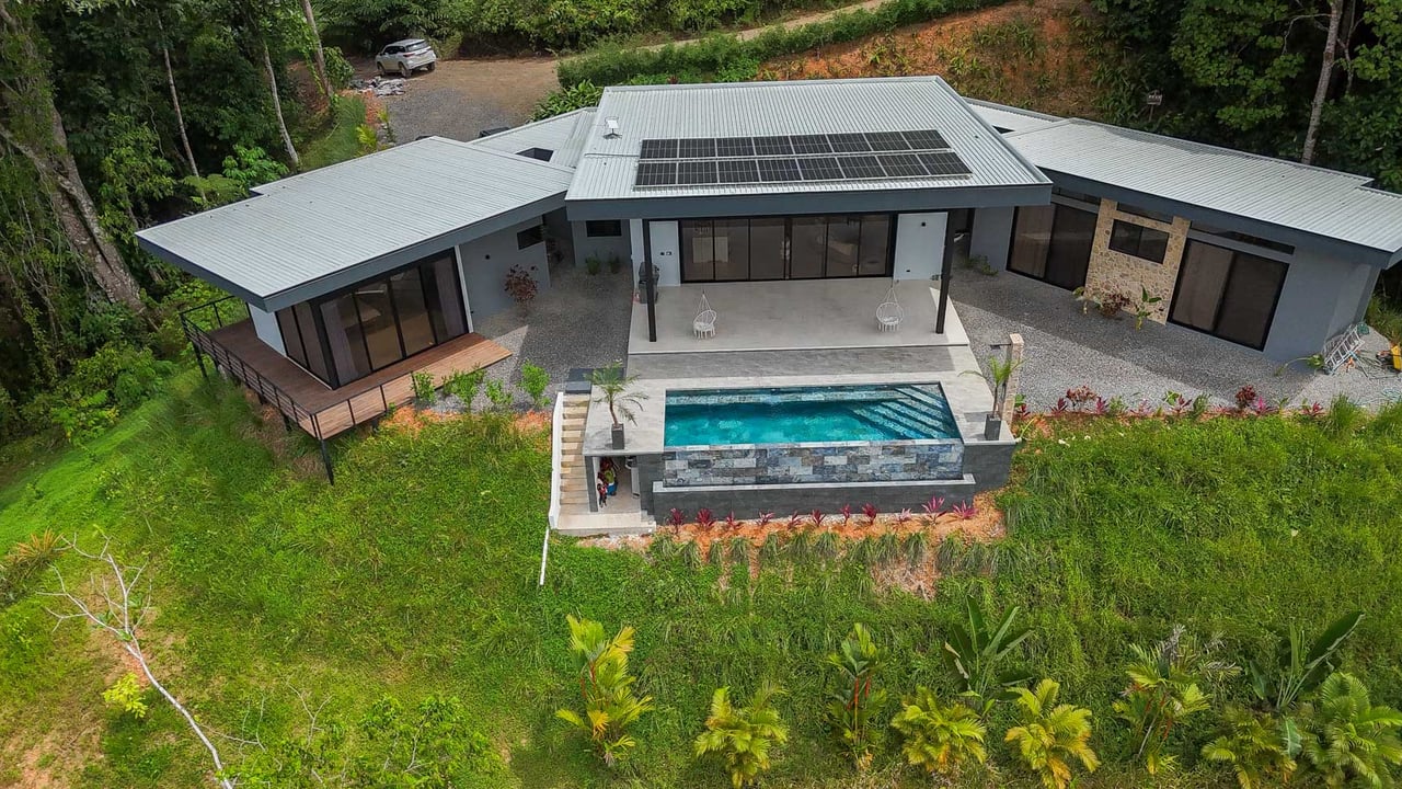 Ojochal Modern Jungle Home with Infinity Pool & Mountain Views