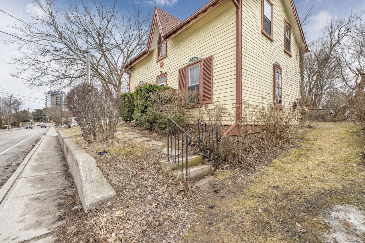 410 Eagle Street, Newmarket, ON L3Y 1K6