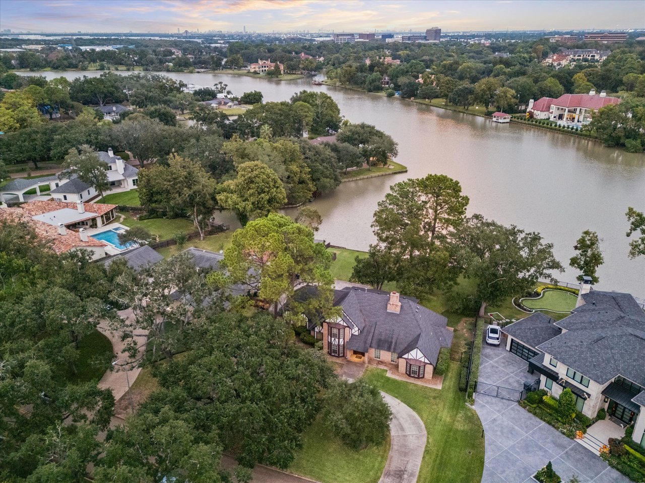 Private Listing: 411 Lombardy Dr