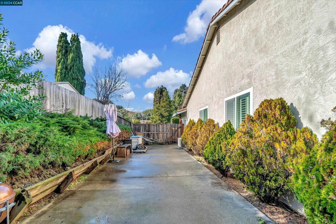 2216 Bristlecone Dr