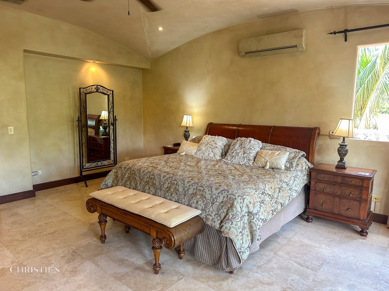 Golf-Front Tuscan-Style Estate – Villa Tuscana