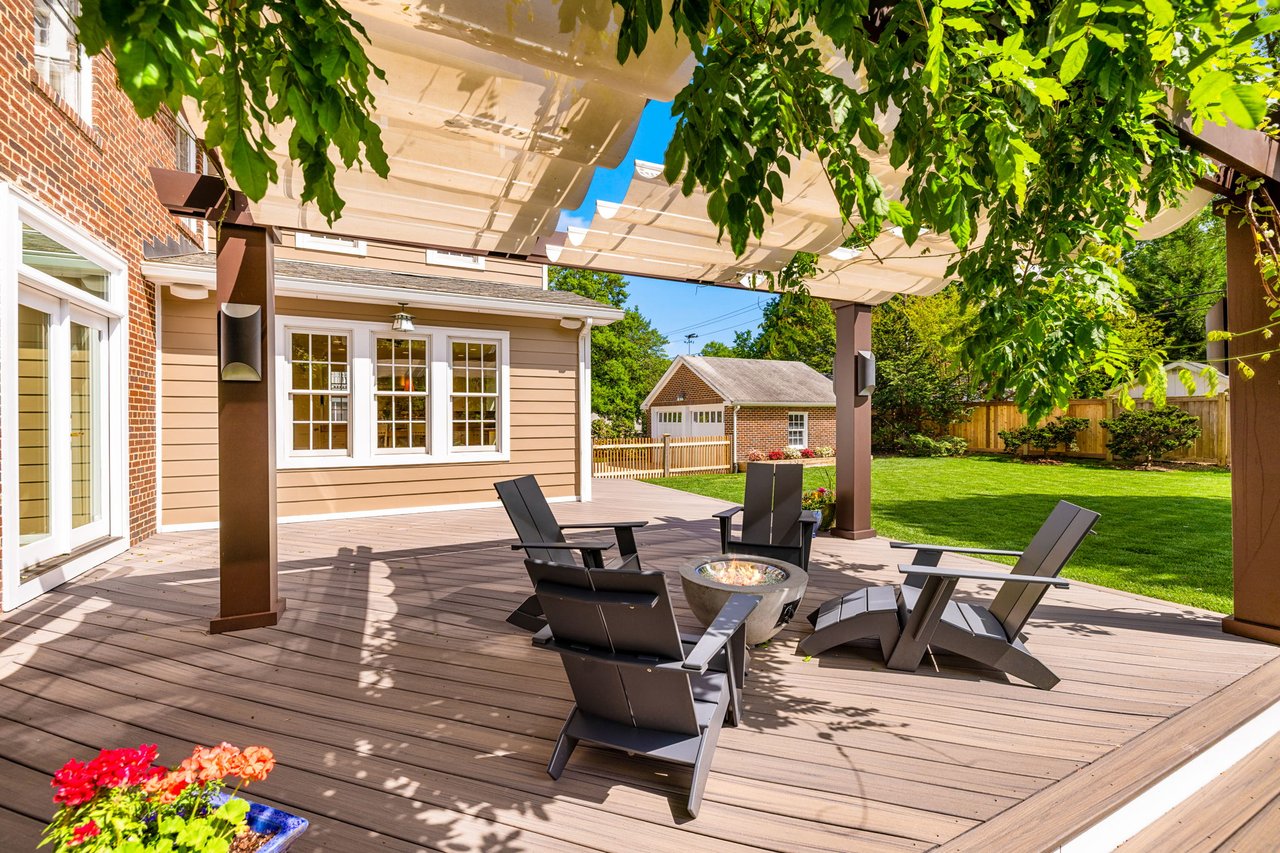 22 W OAK STREET