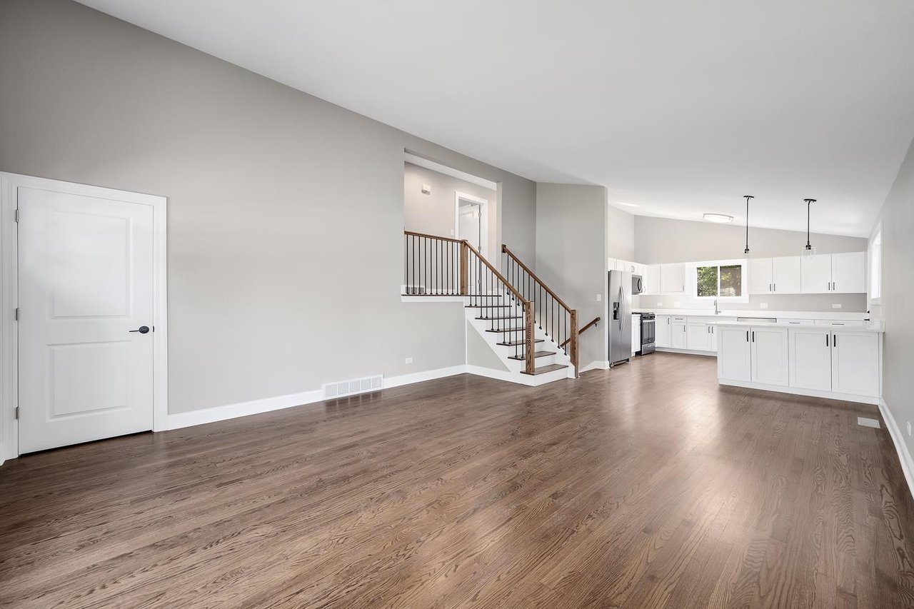 1N535 Park Blvd, Glen Ellyn IL – Fully Renovated Split-Level on Nearly Half an Acre Listed at $475,900