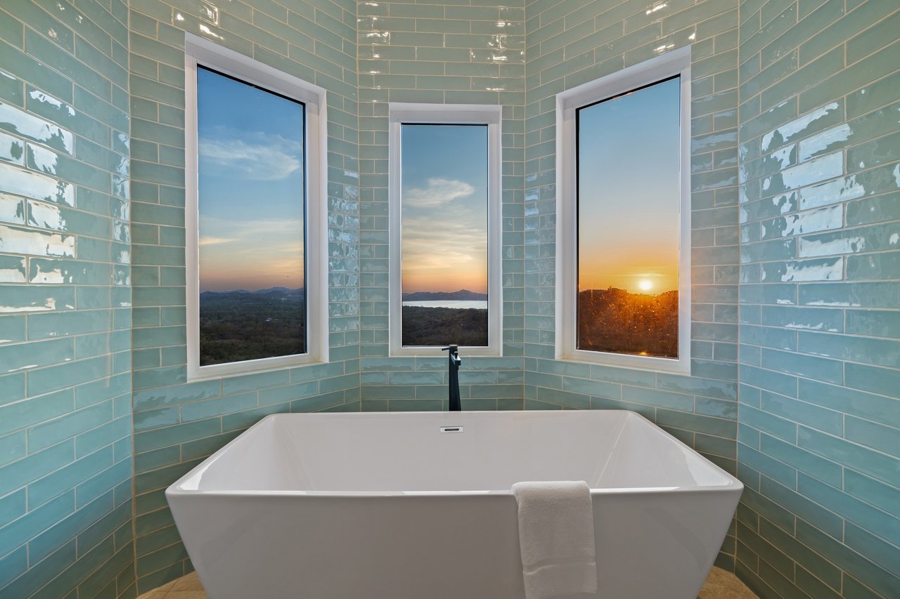 Ocean View Retreat in Mar Vista
