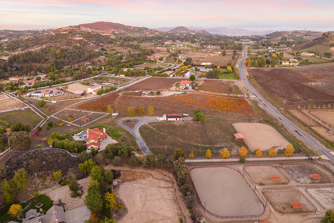 38405 Avenida La Cresta
