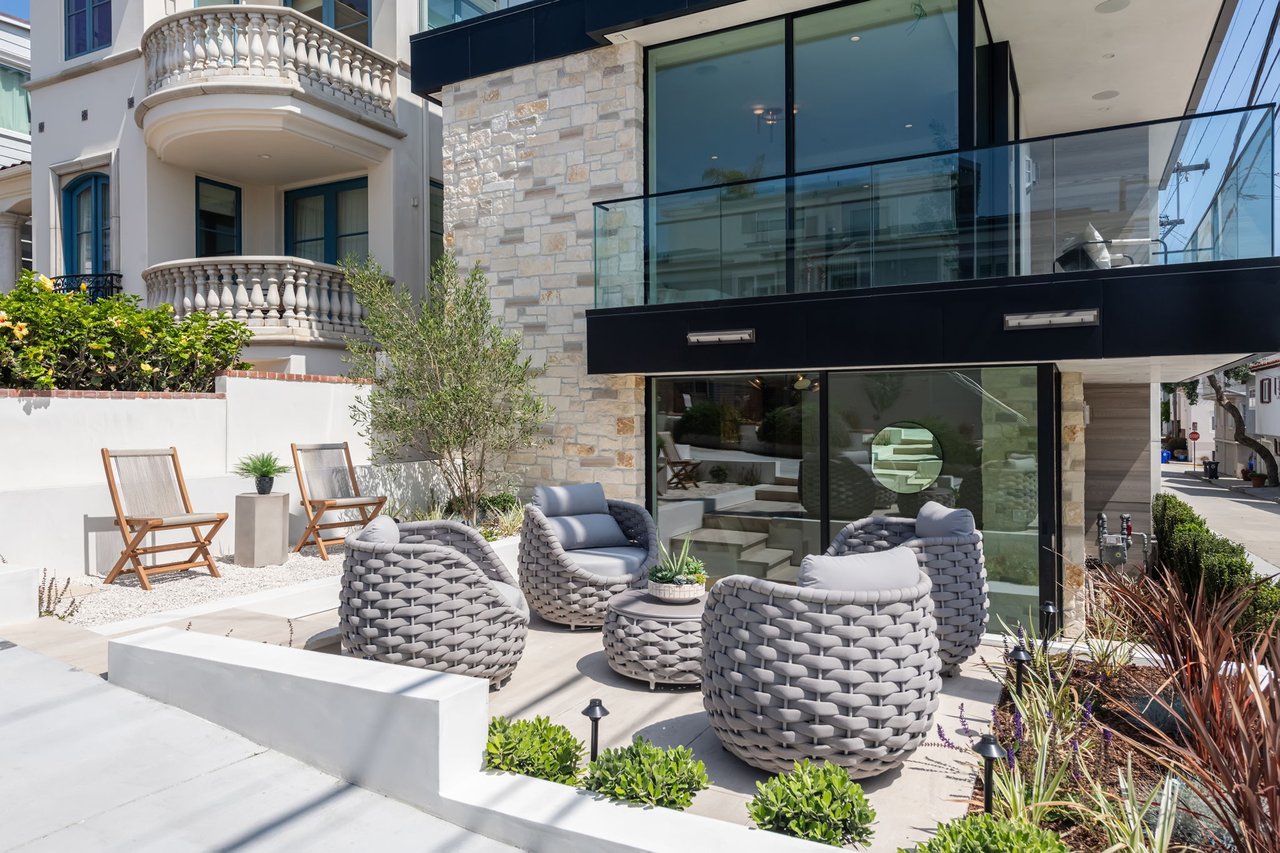 A Coastal Benchmark: Inside 316 32nd Street