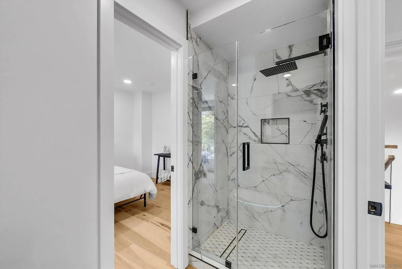 2241 Avenida Salvador