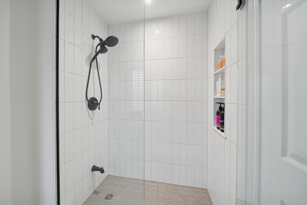 77 Fred Silvester rd