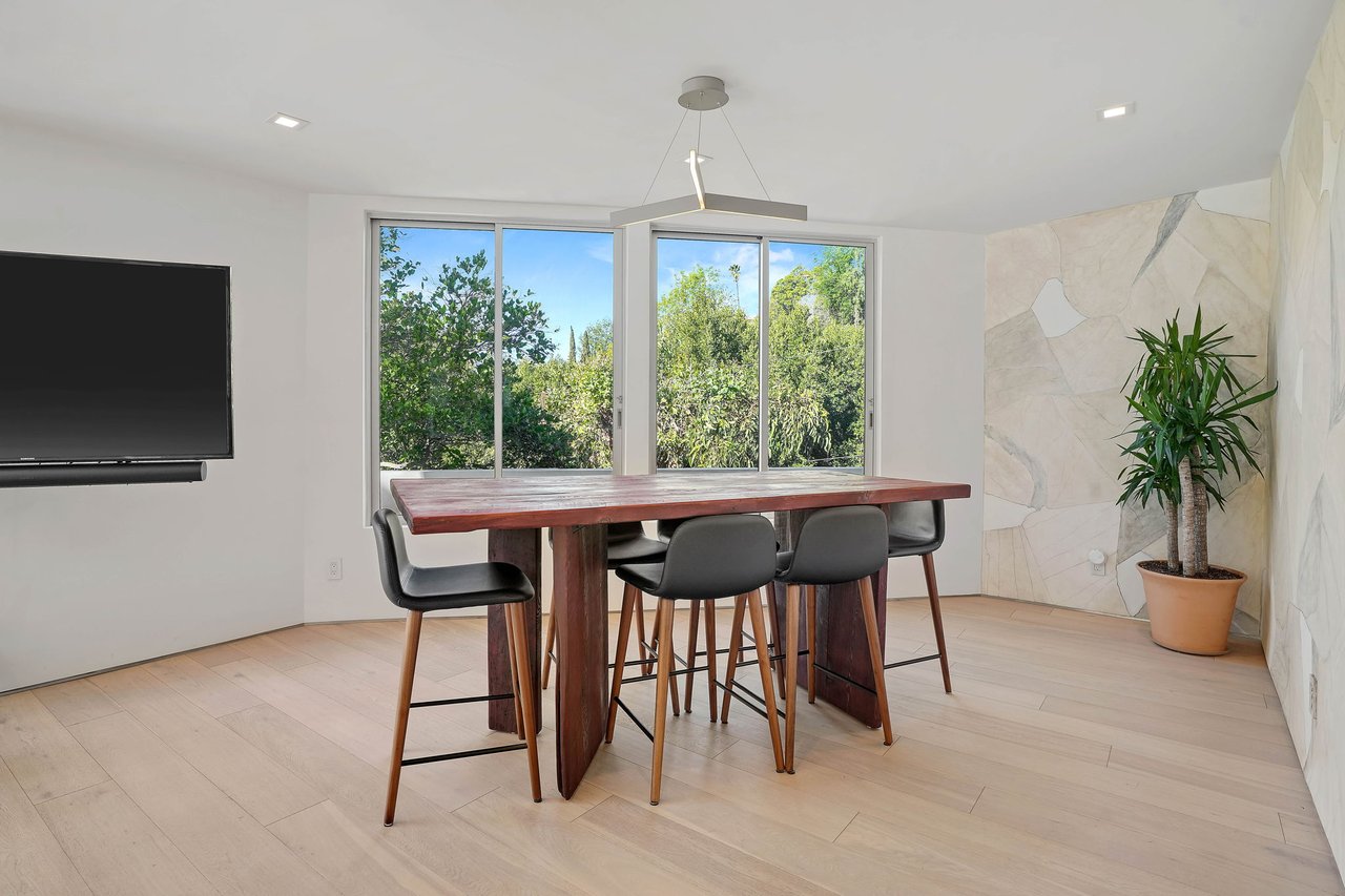 2615 La Cuesta Drive