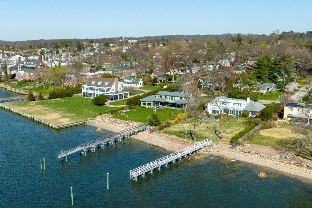 1 North Court, Bayview Colony, Port Washington
