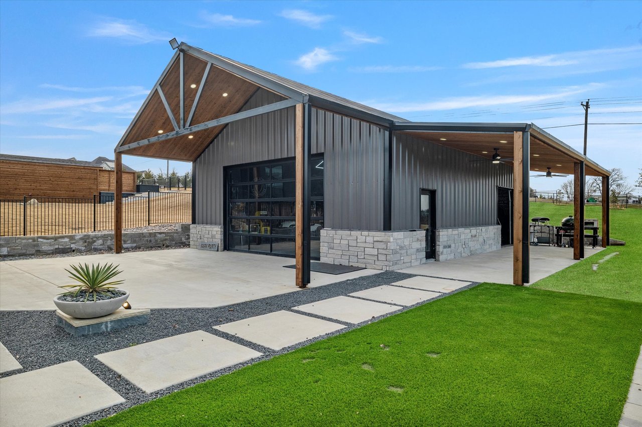 Modern Luxury at 1414 Tucker