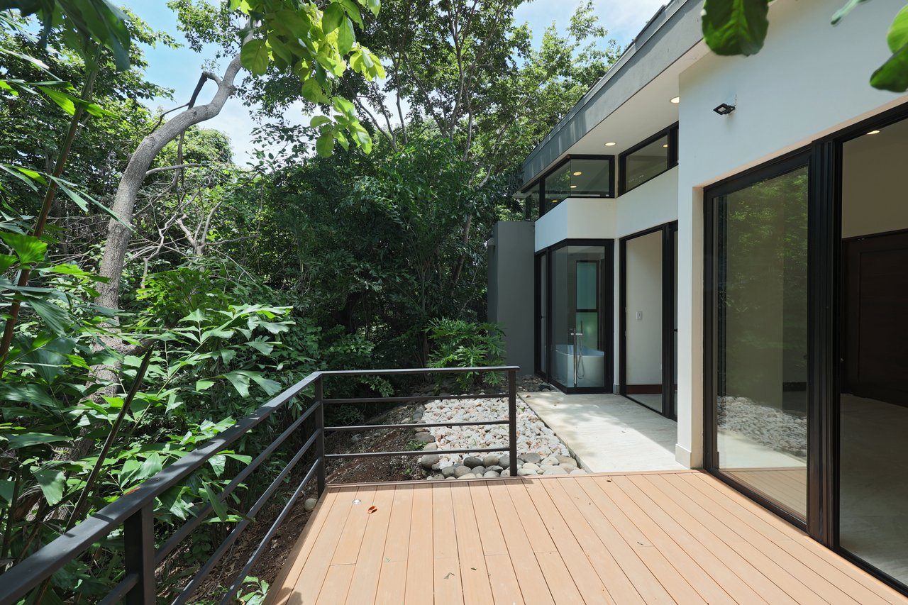 Modern luxury home for sale in Pacífico, Playas del Coco – Private pool, beach club and resort amenities