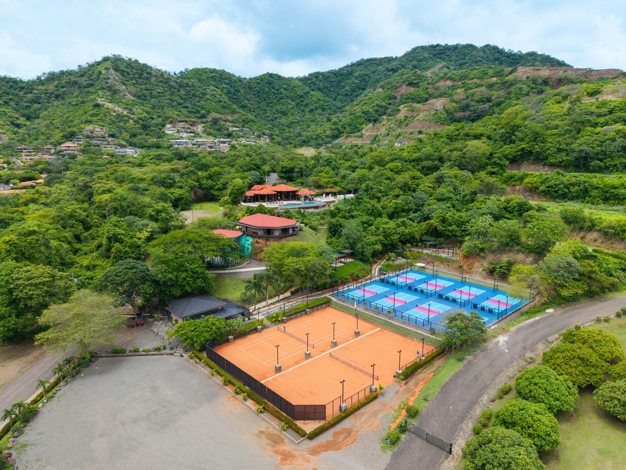 Casa Pickle on the Hill | Spacious Private Estate with Pickleball Court, Mature Gardens & Independent Guest Apartment