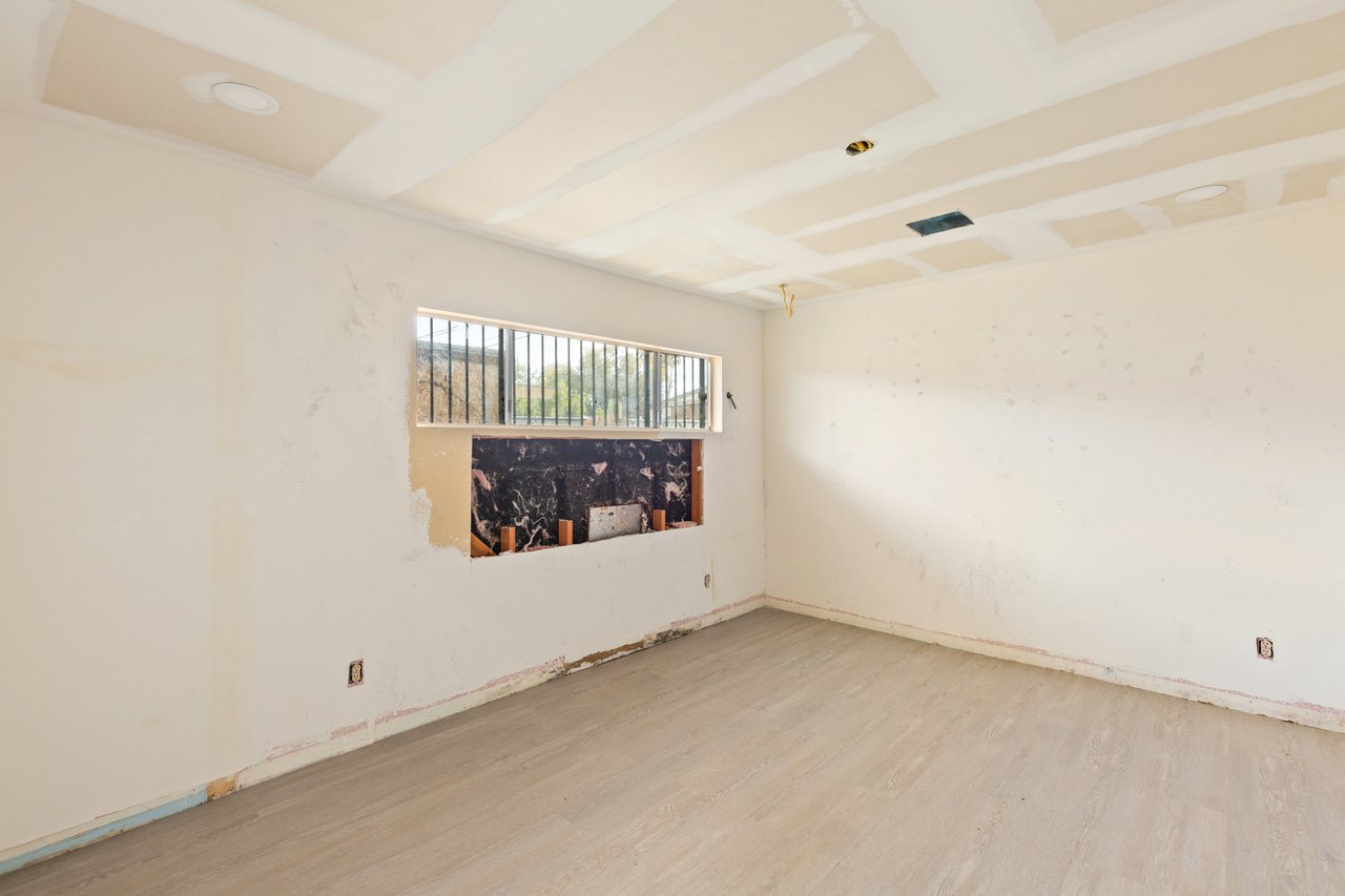 851 Toni Avenue