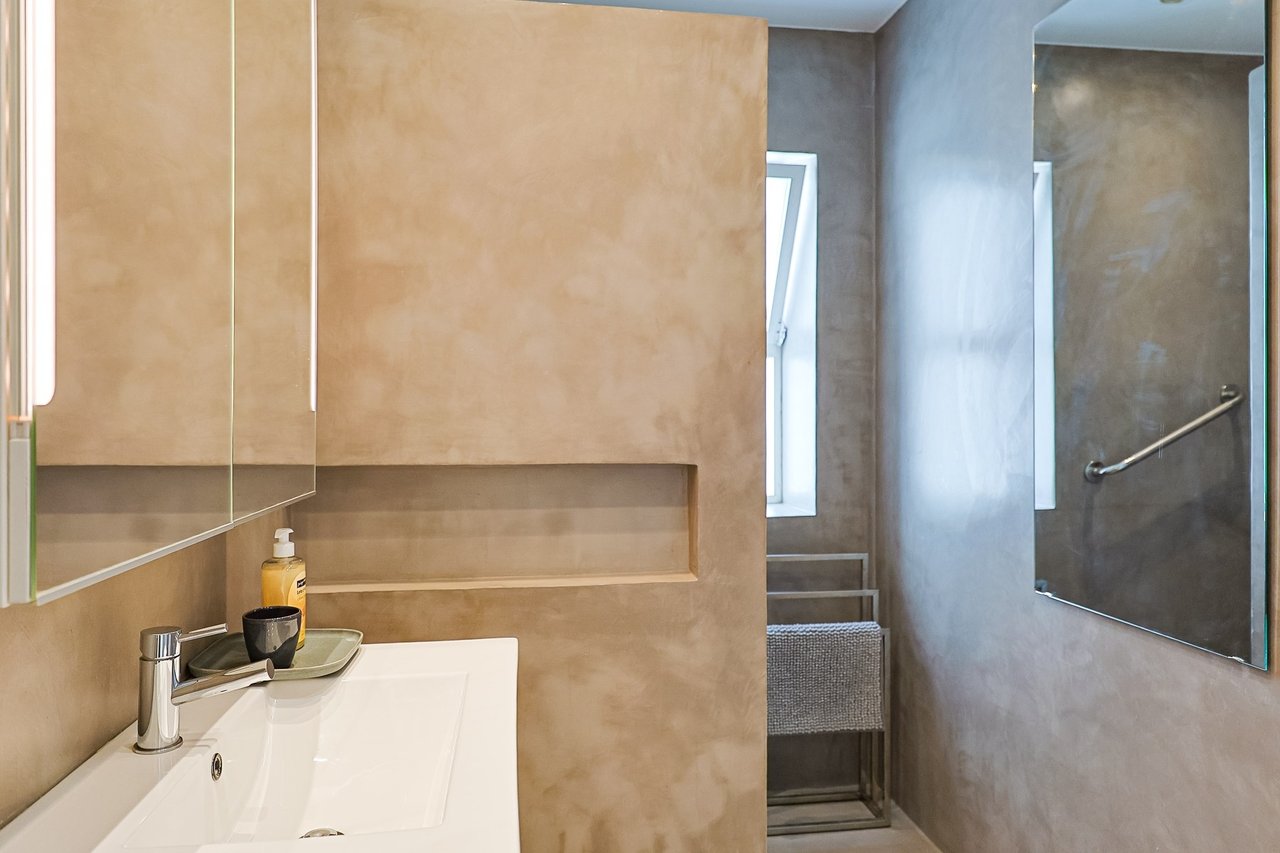 Stylish Renovated 5-Bedroom Villa with Pool in Monte Estoril’s Prestigious Avenida de Portugal