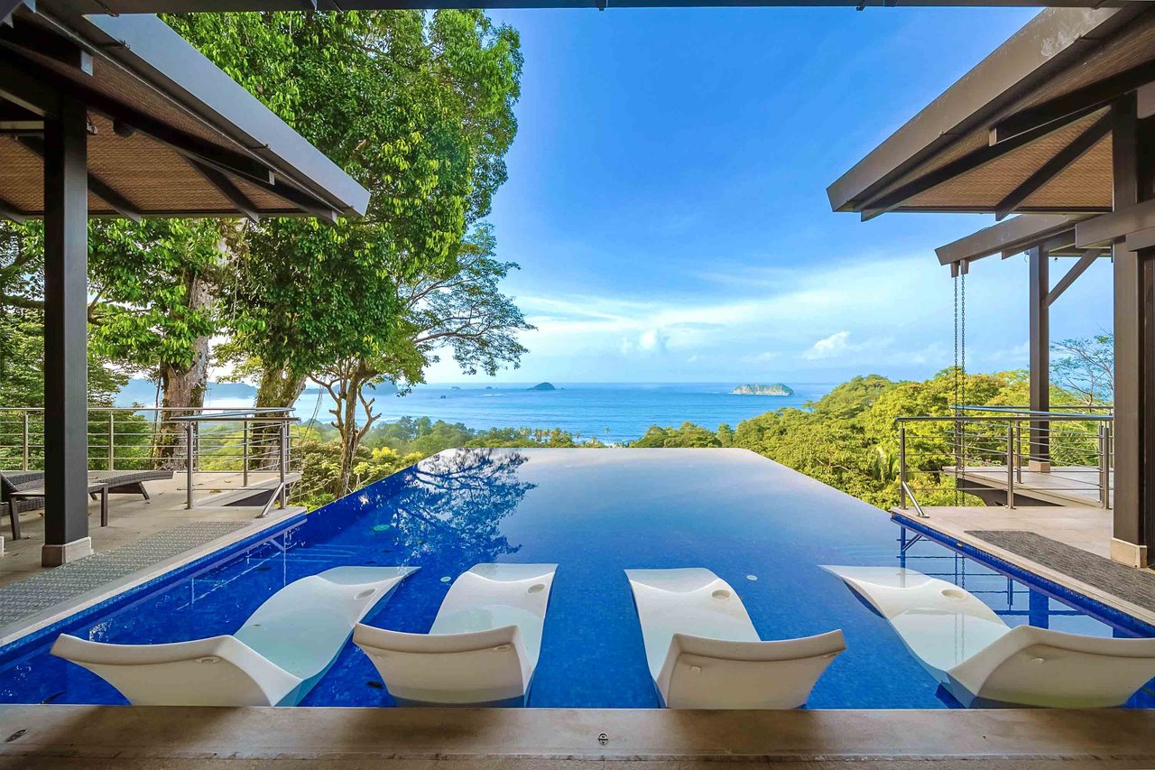 Walk to beach Vista Hermosa Estate Lucrative Contemporary Estate