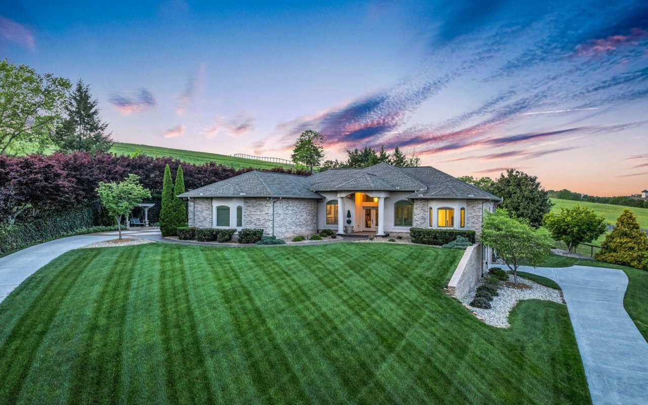 Wallace Luxury Spotlight | 1448 Hirst Circle Lenoir City, TN 37772