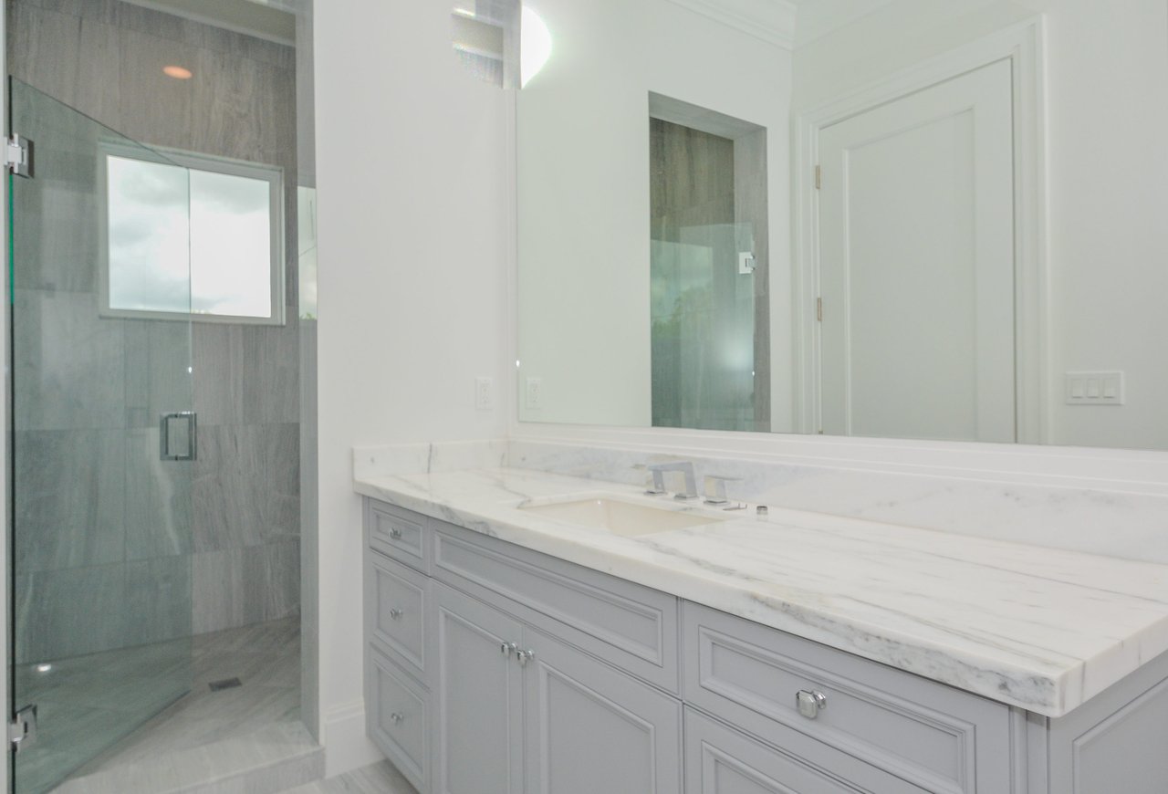 8422 Lookout Cir