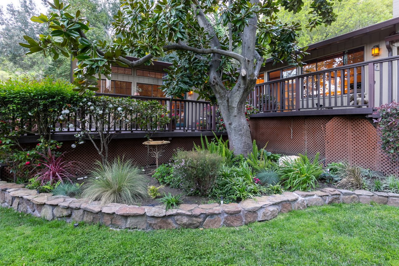 Fabulous single-story home located on the Westside of Alamo