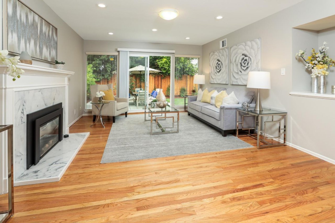 1015 E Homestead 