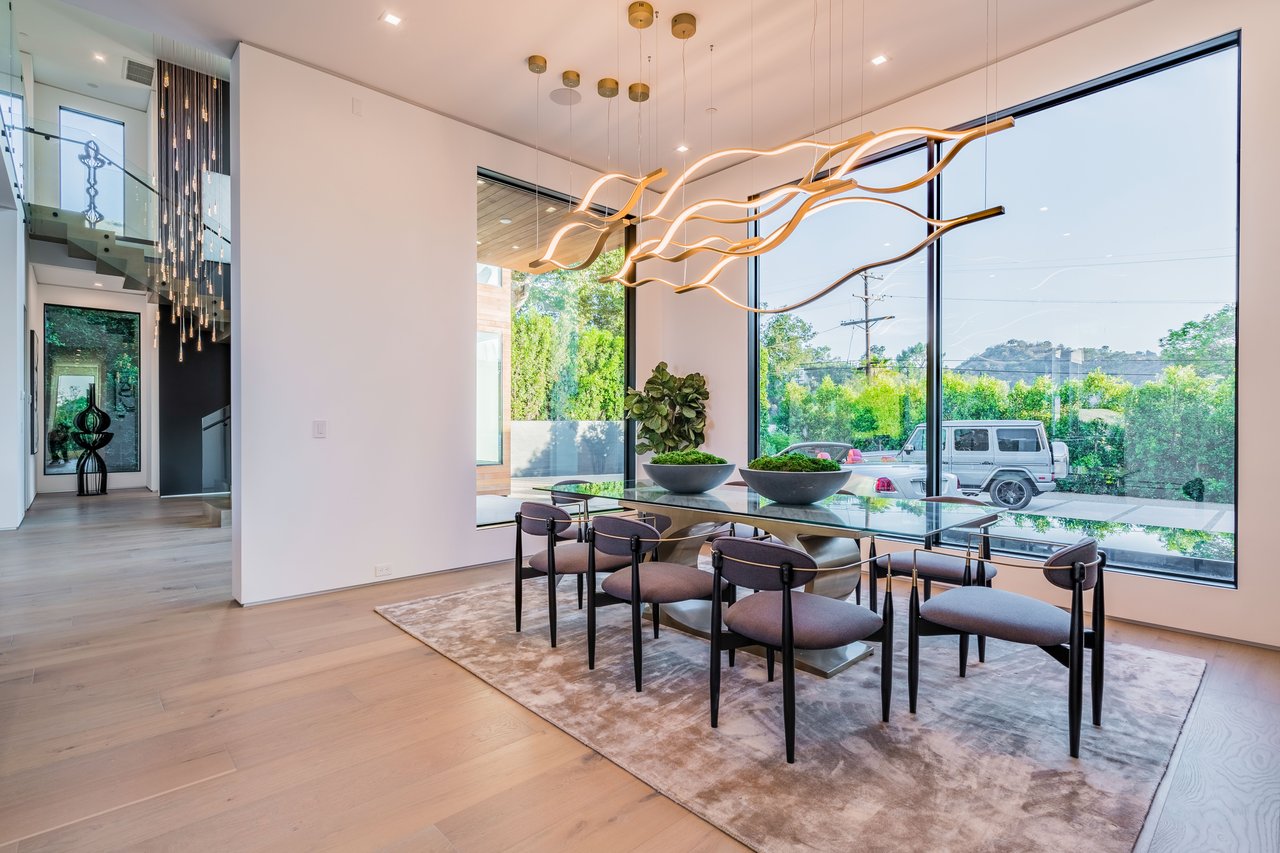 3958 Sunswept Dr