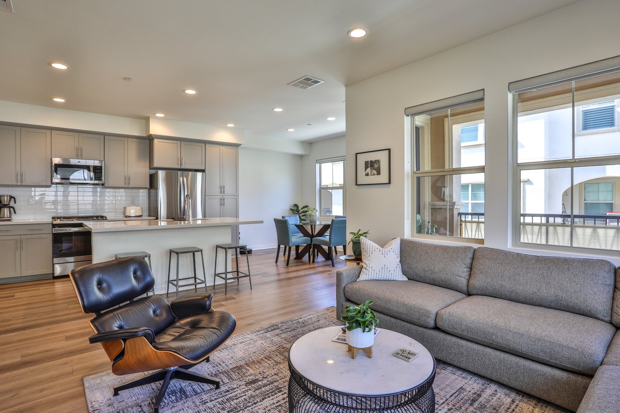 608 White Oaks, Lake Forest