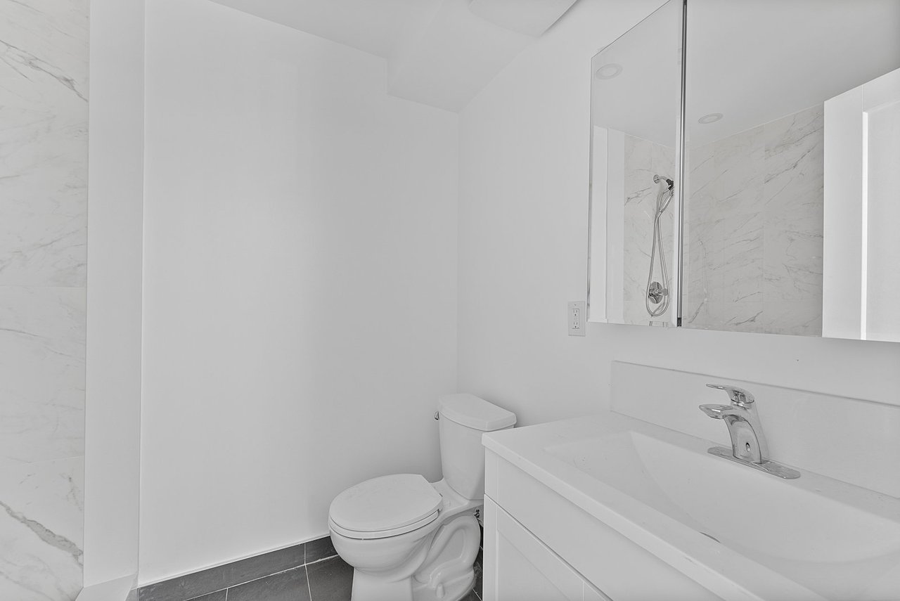 1328 Gerrard Street E 304