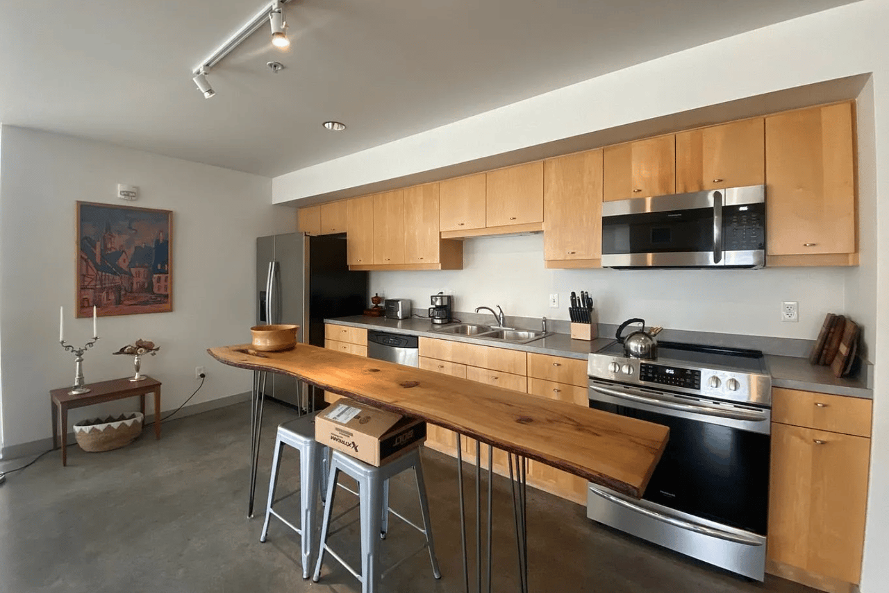 221 E College St Apt 709