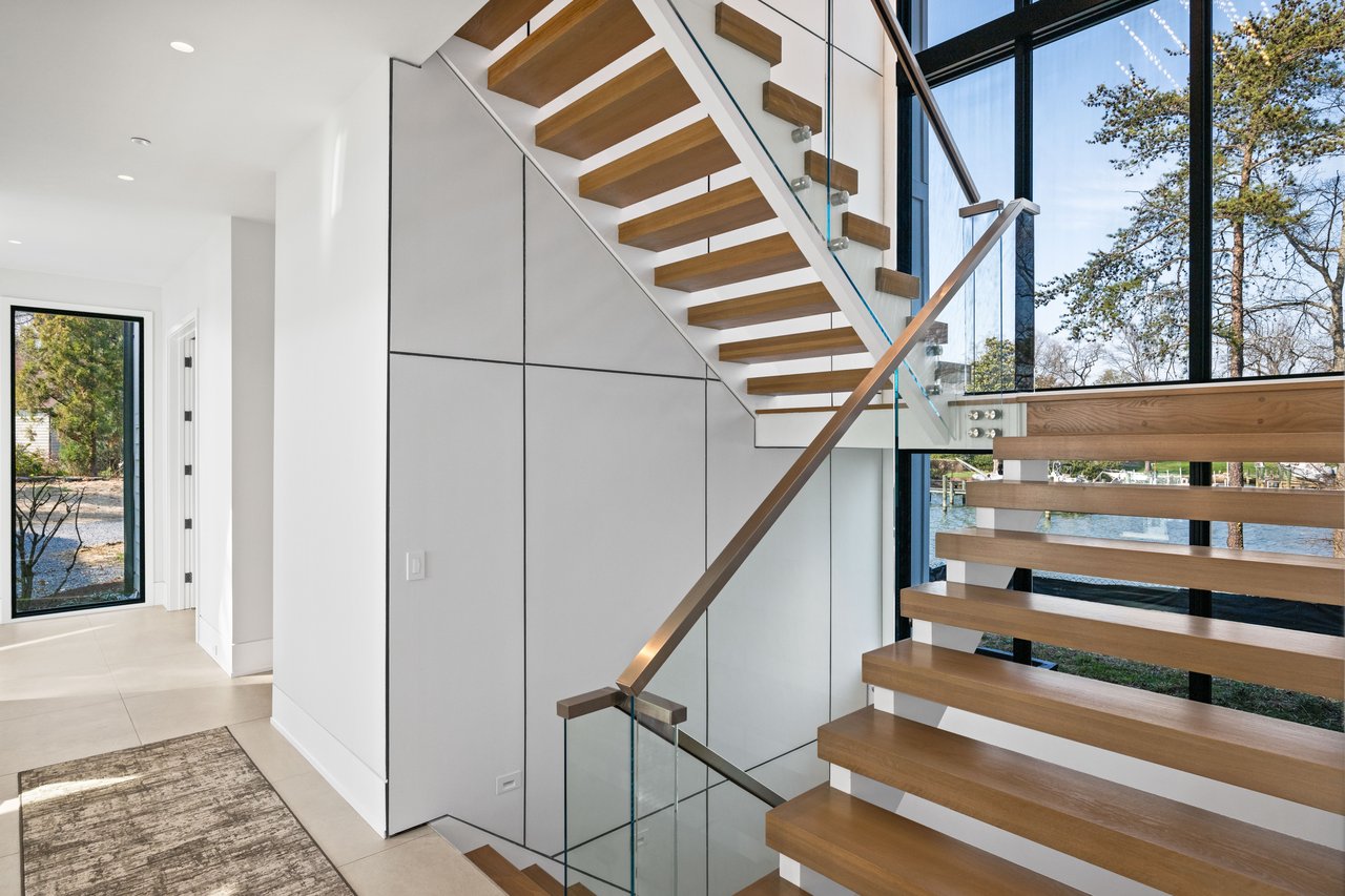 ANNAPOLIS WATERFRONT HOME | LAKE OGELTON WATERFRONT WITH CHESAPEAKE BAY ACCESS