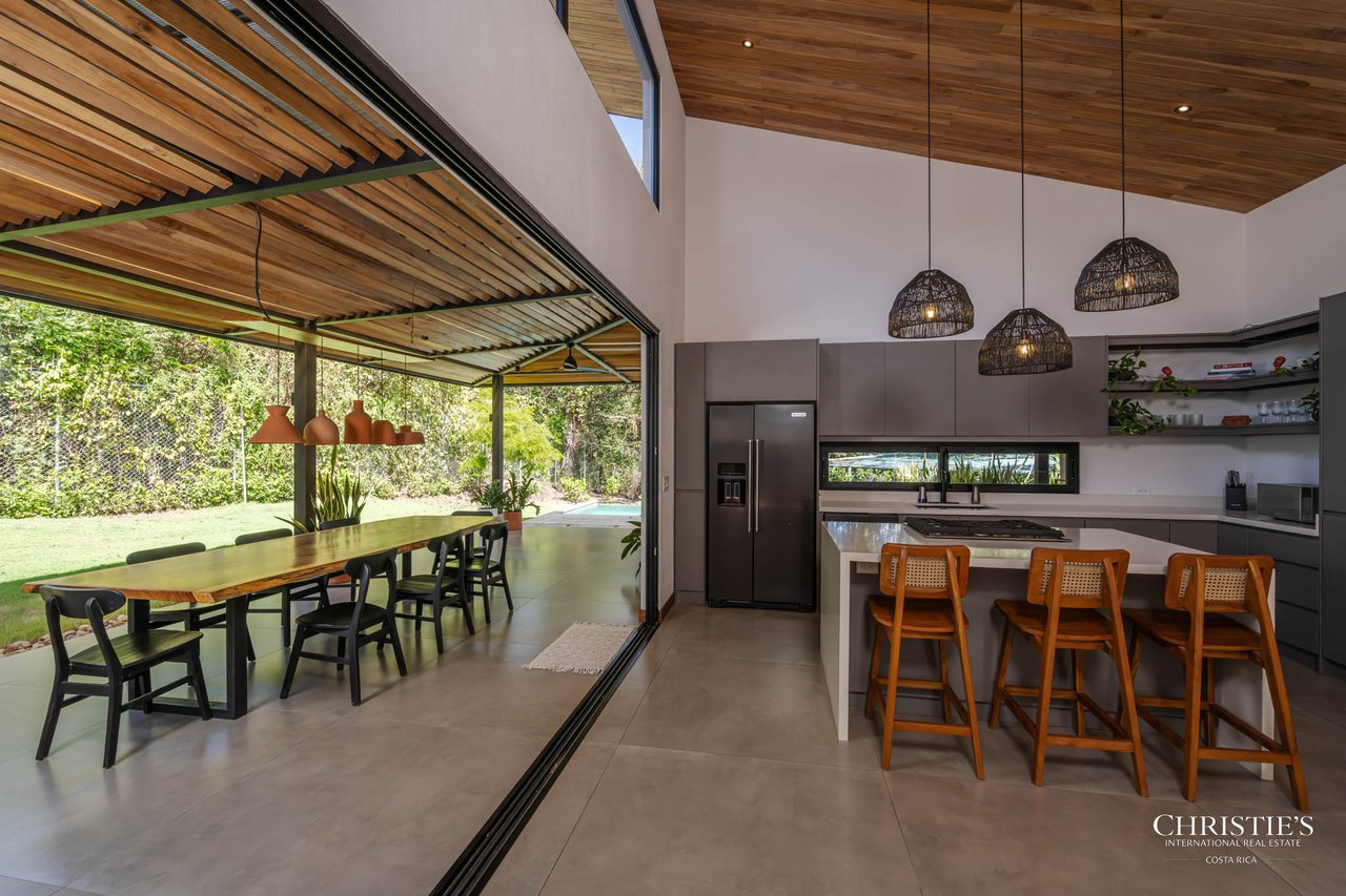 Casa Lola – Contemporary Beachside Oasis in Playa Grande