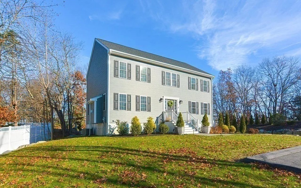 1 Cygnet Ln