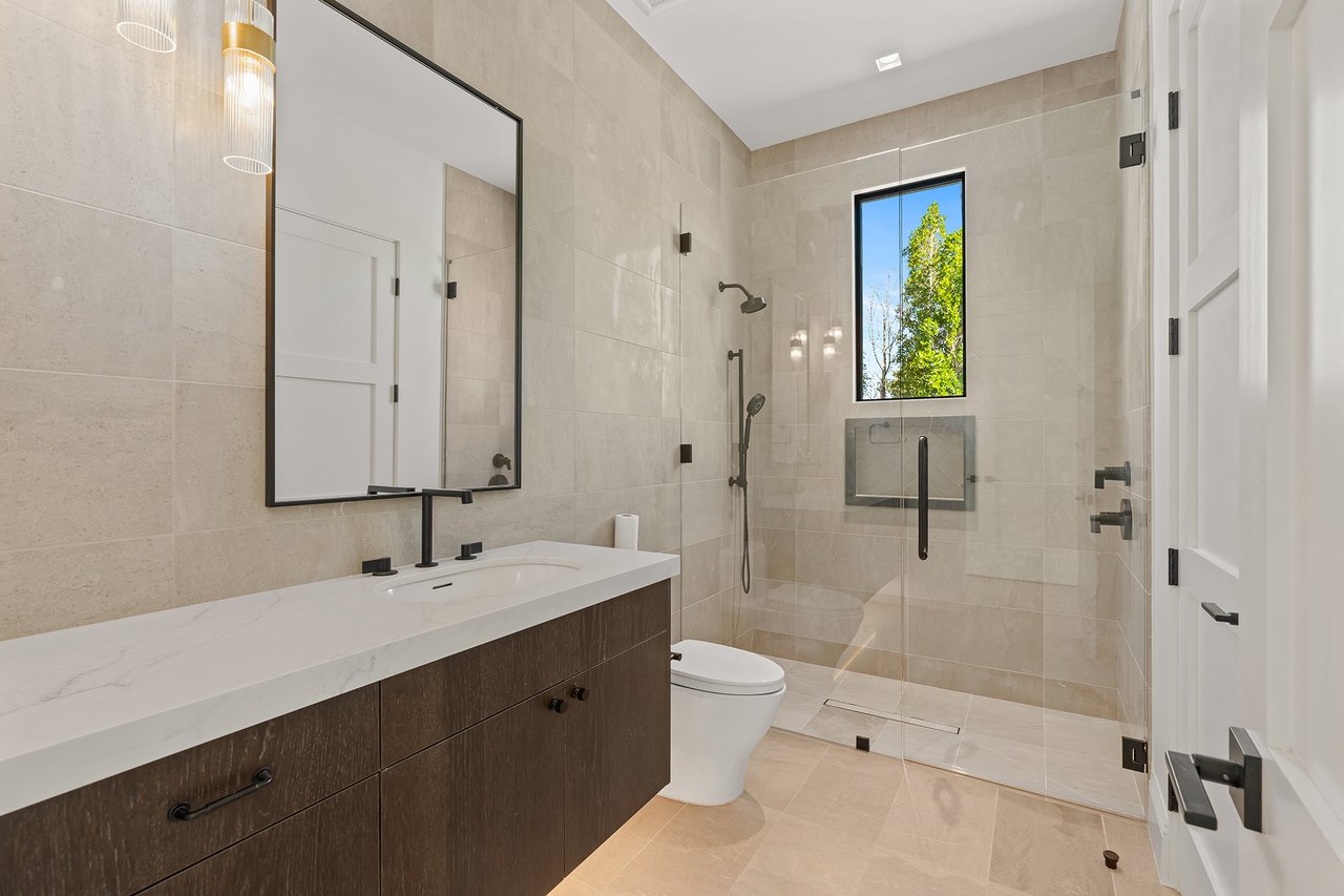 6230 E HILLCREST Boulevard