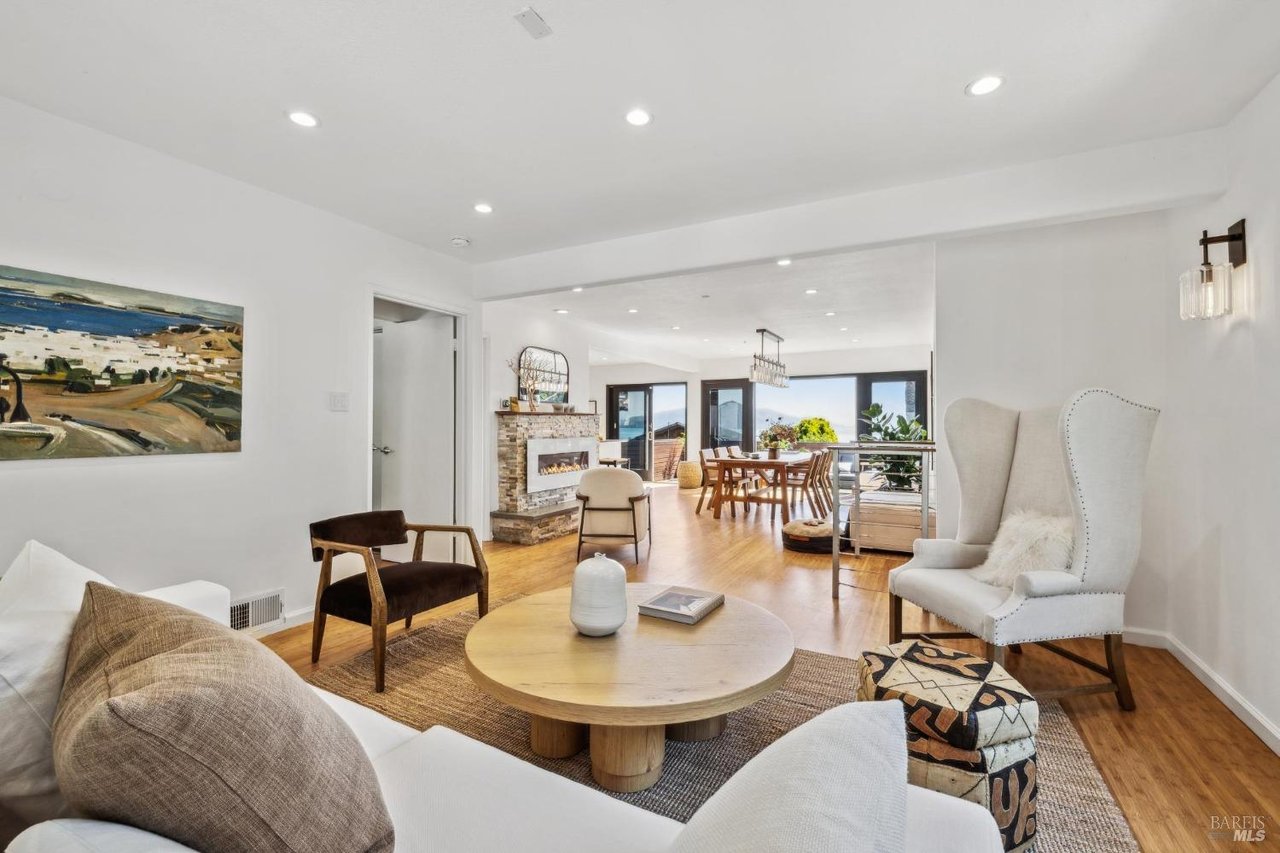 104 4th St